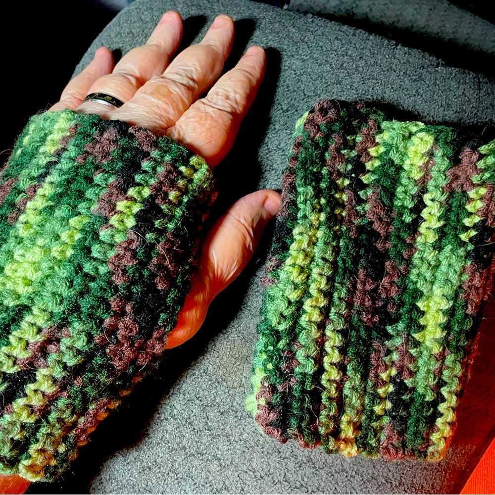 Crocheted fingerless gloves
